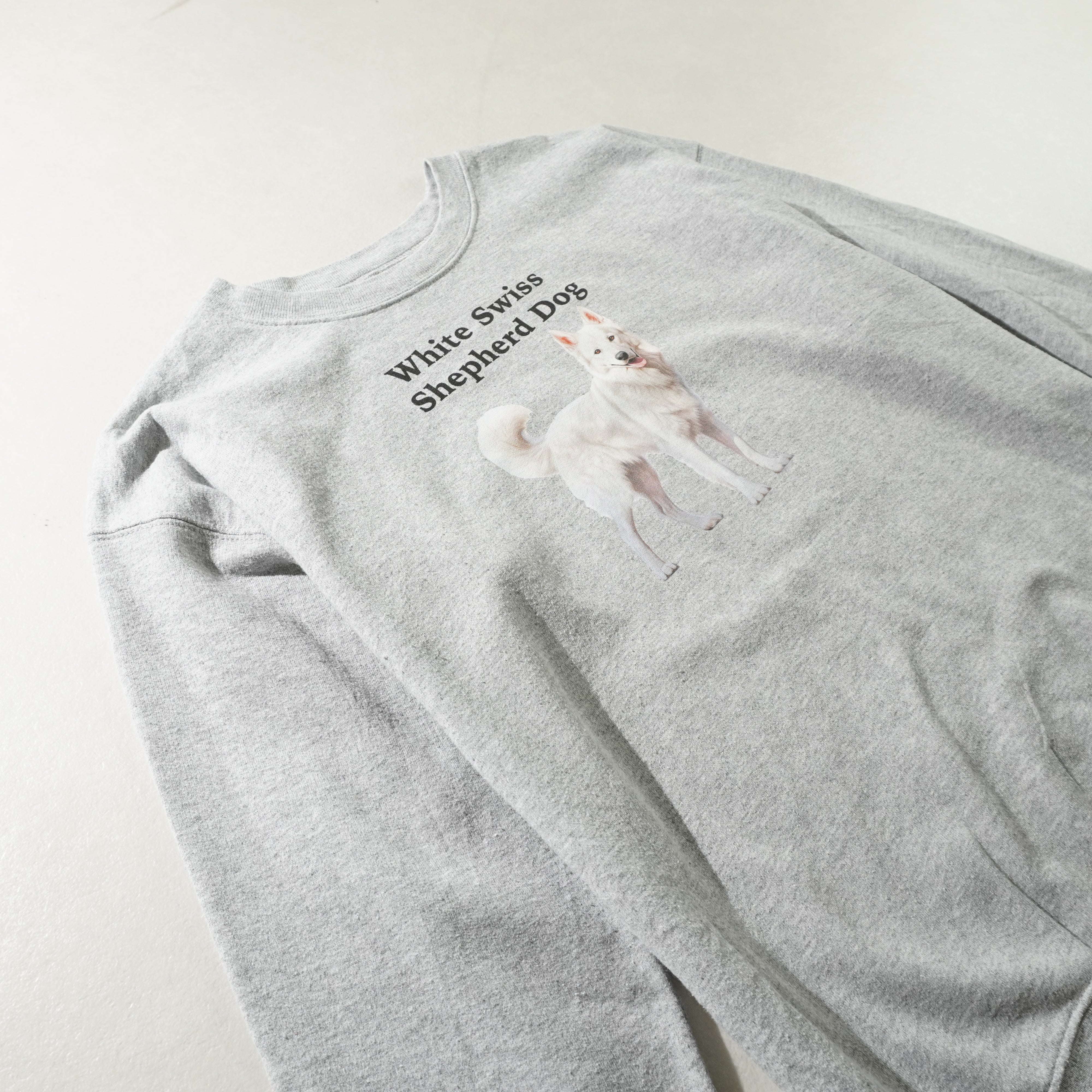 white swiss shepherd dog sweat gray size M