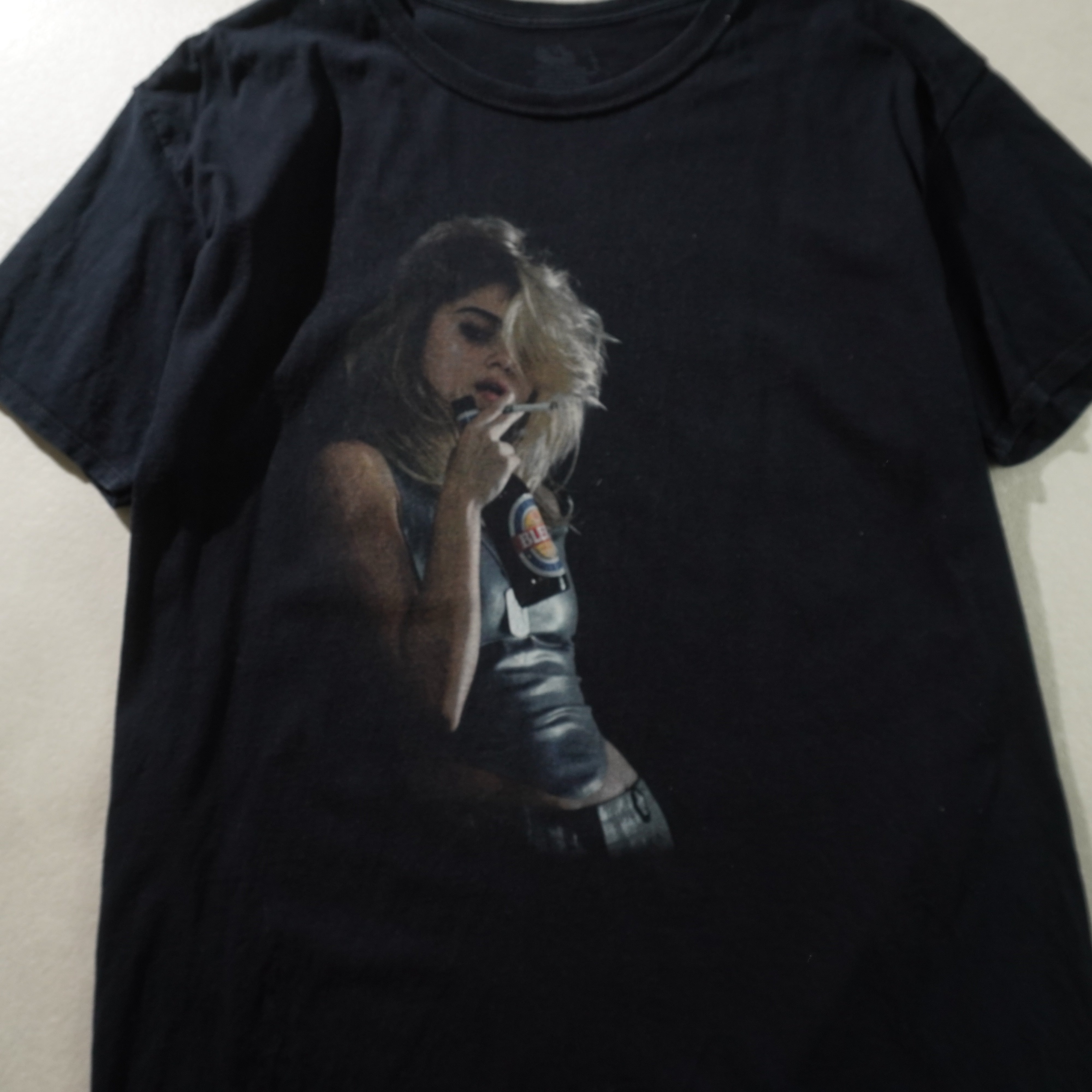 girl tee black size L