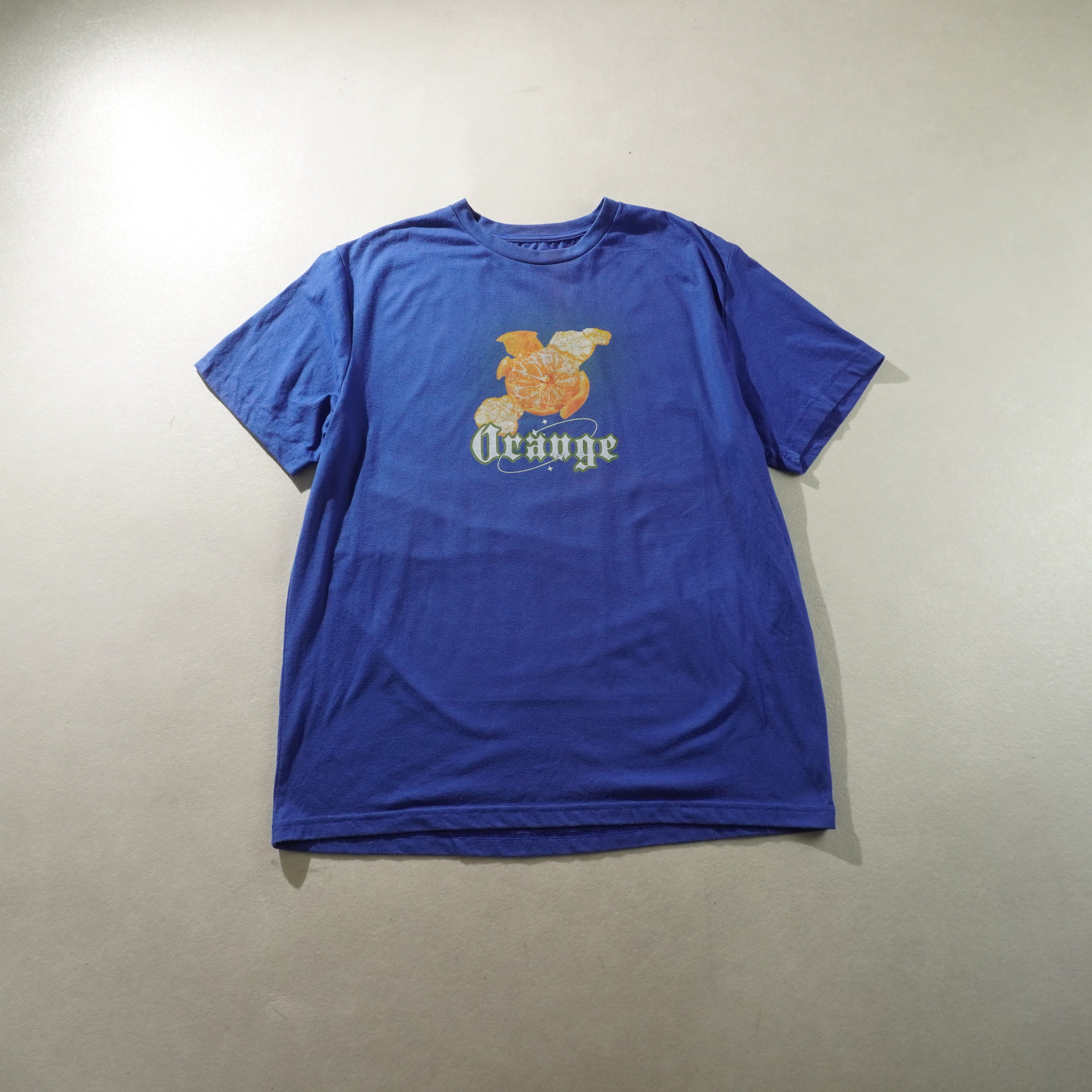 orange tee blue size L