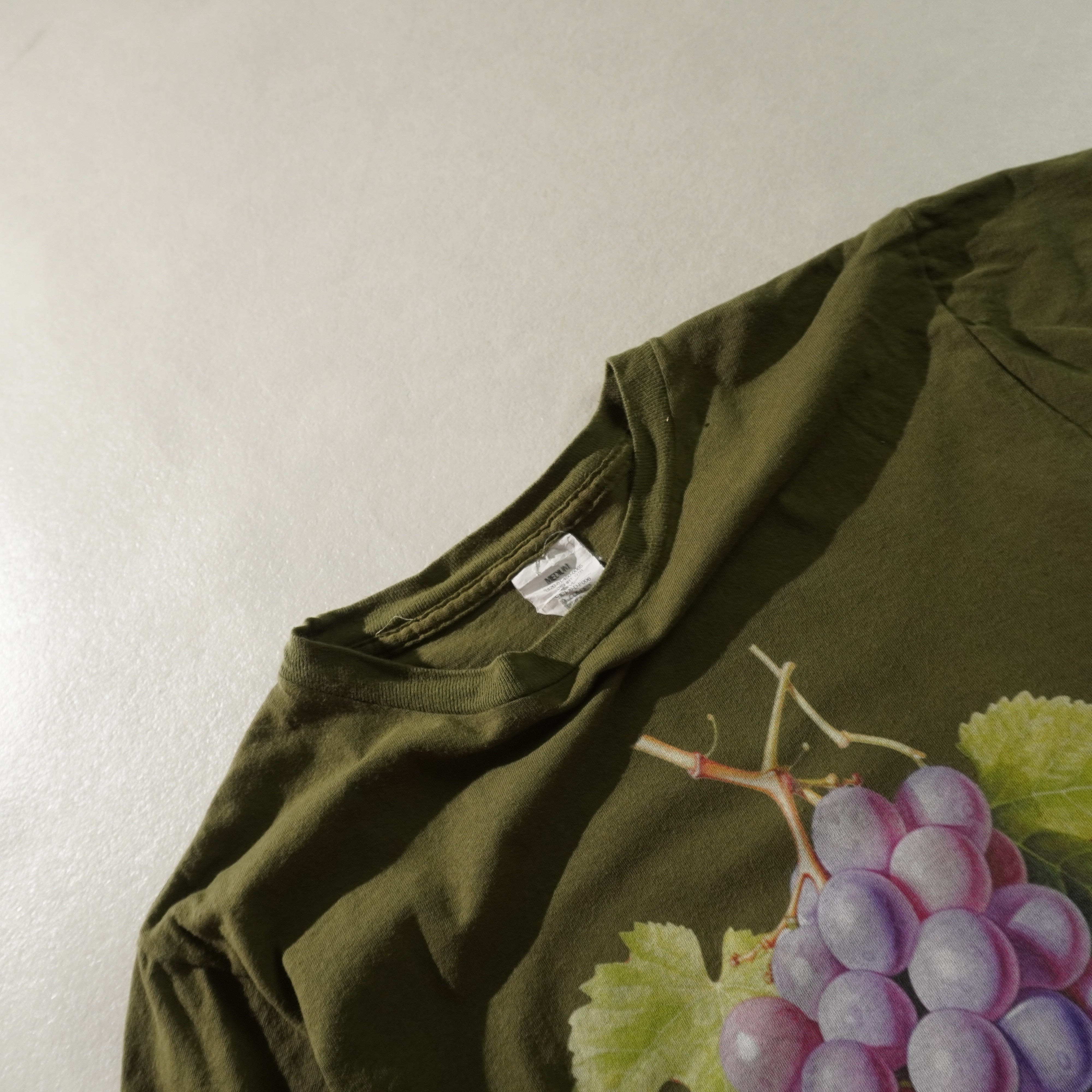 grape tee khaki size M