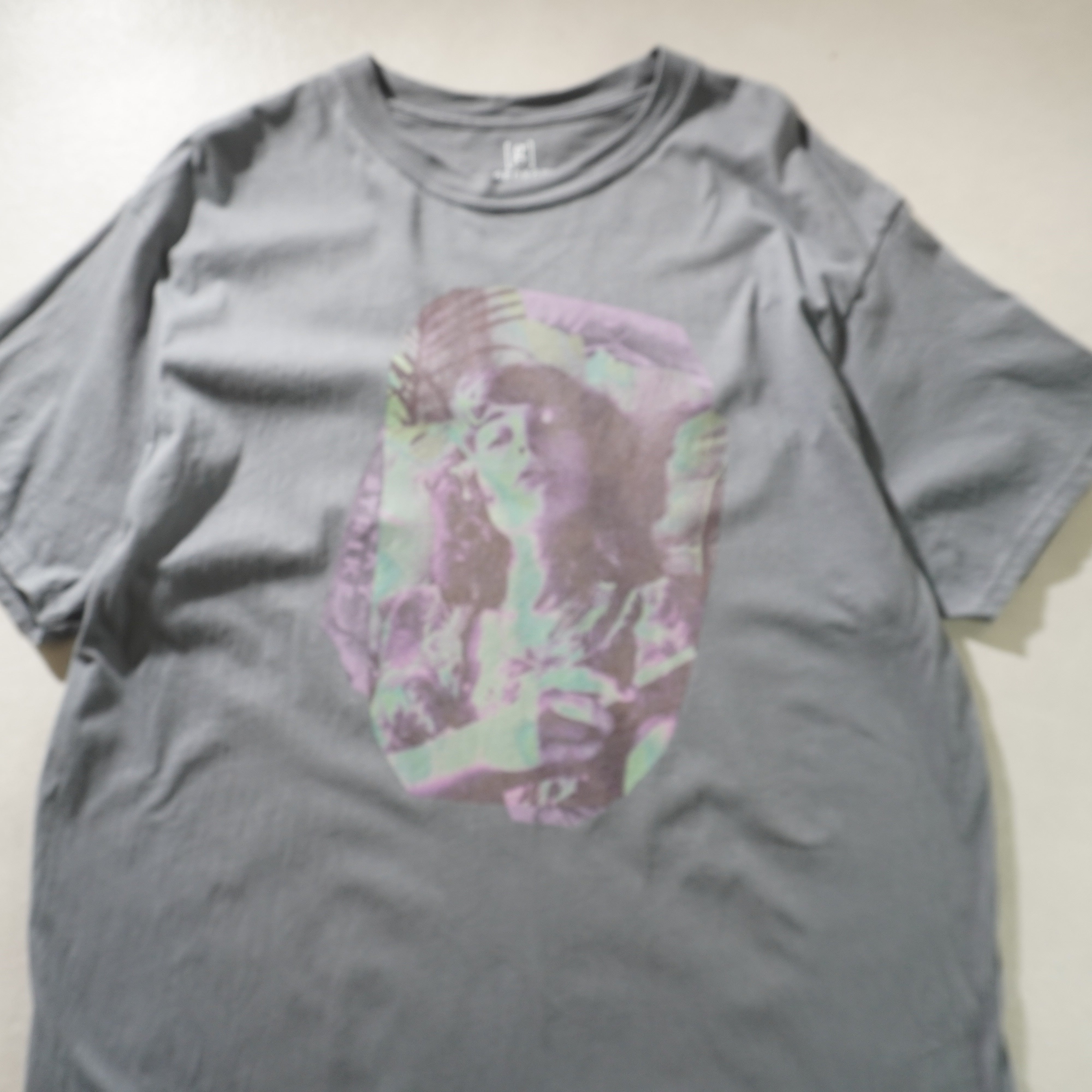 girl tee gray size XL