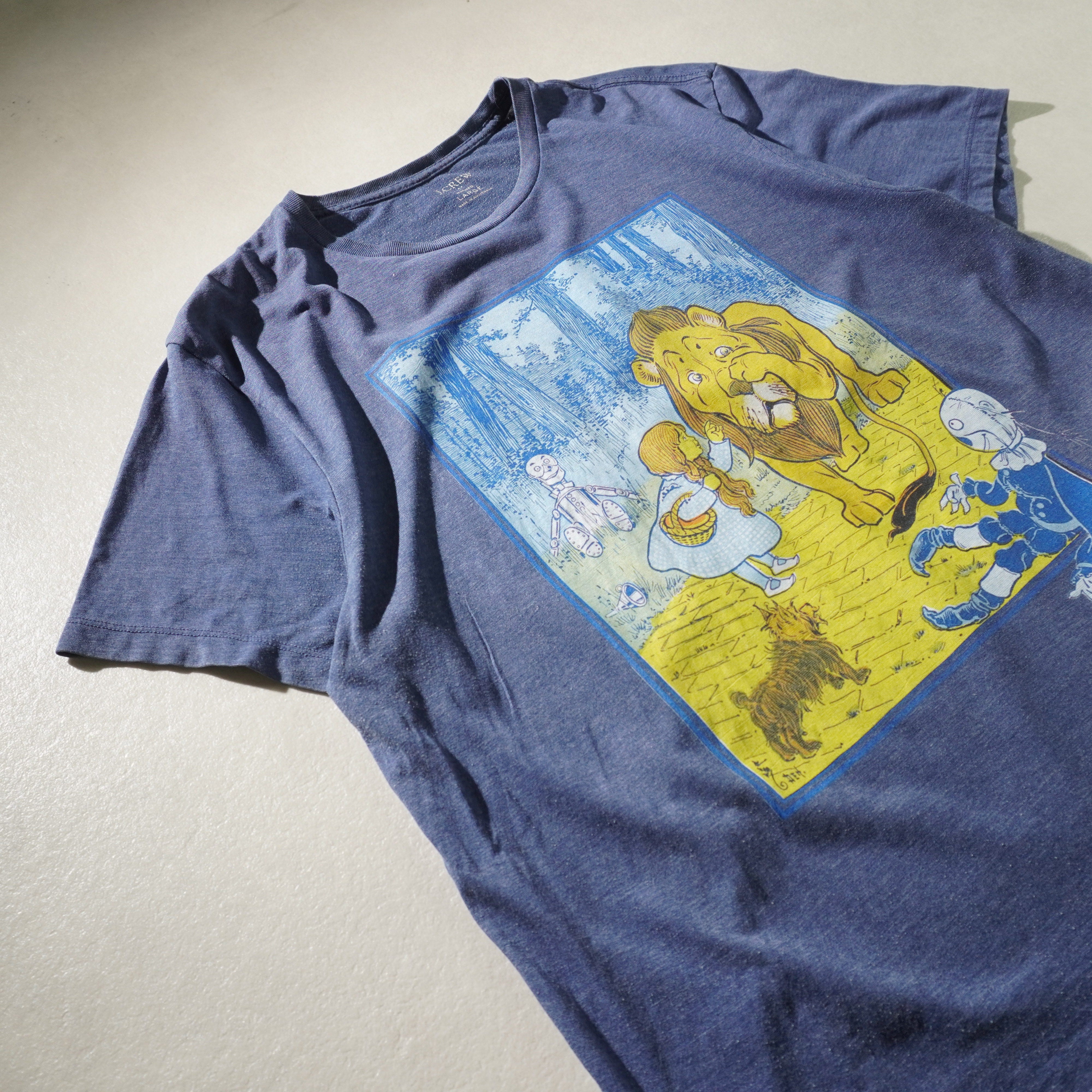 oz and the wizard tee navy size L