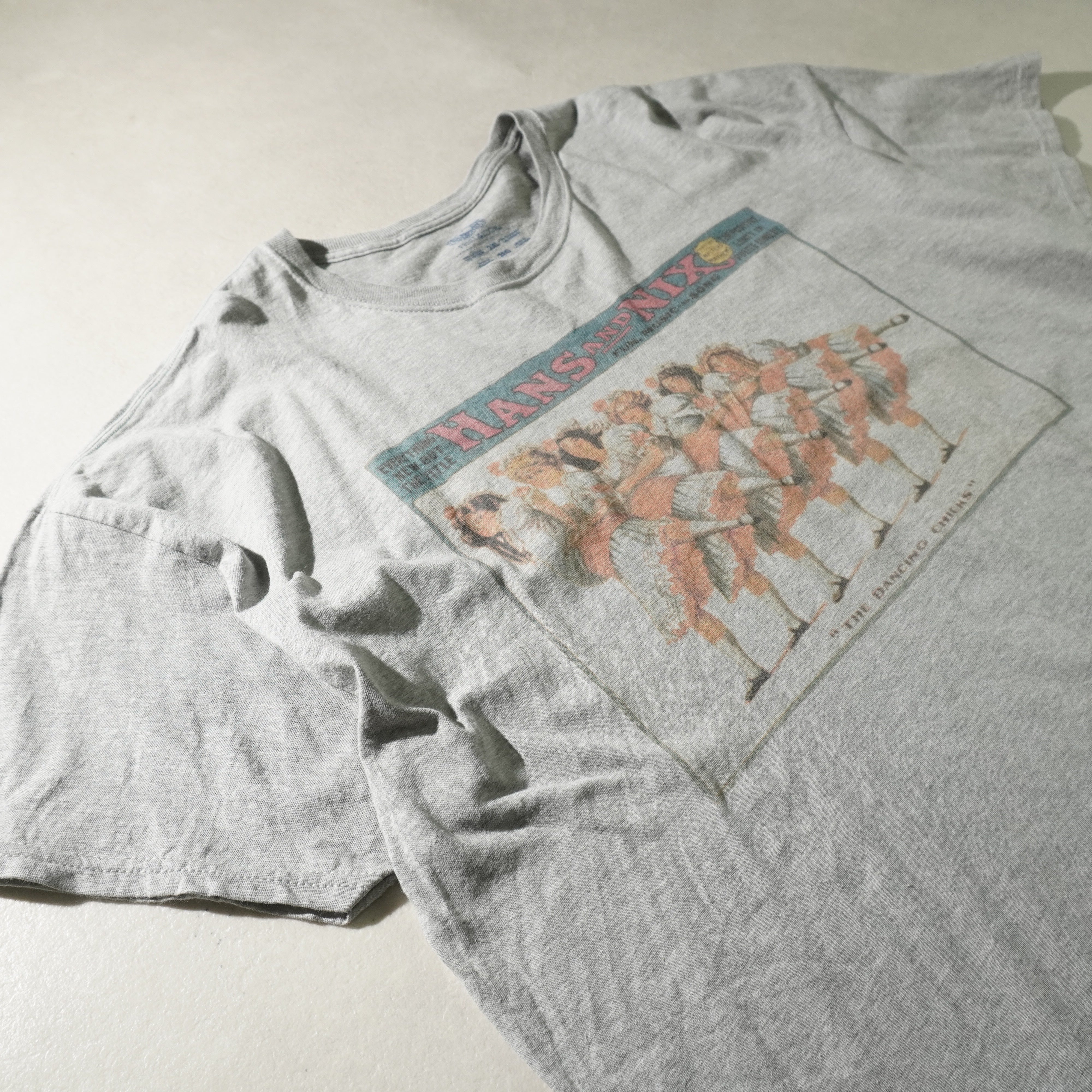 dancing chicks tee light gray size 2XL