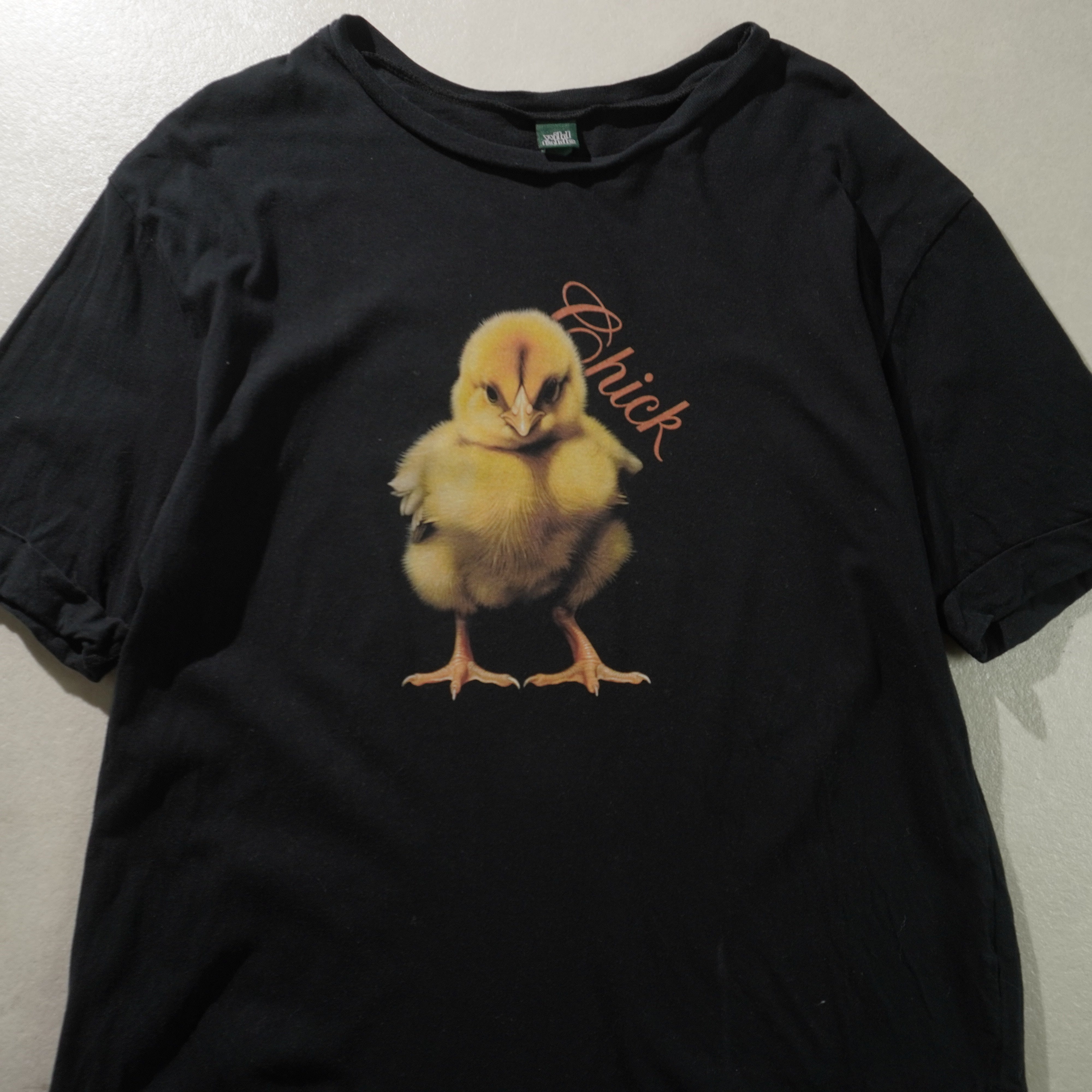 chick tee black size L