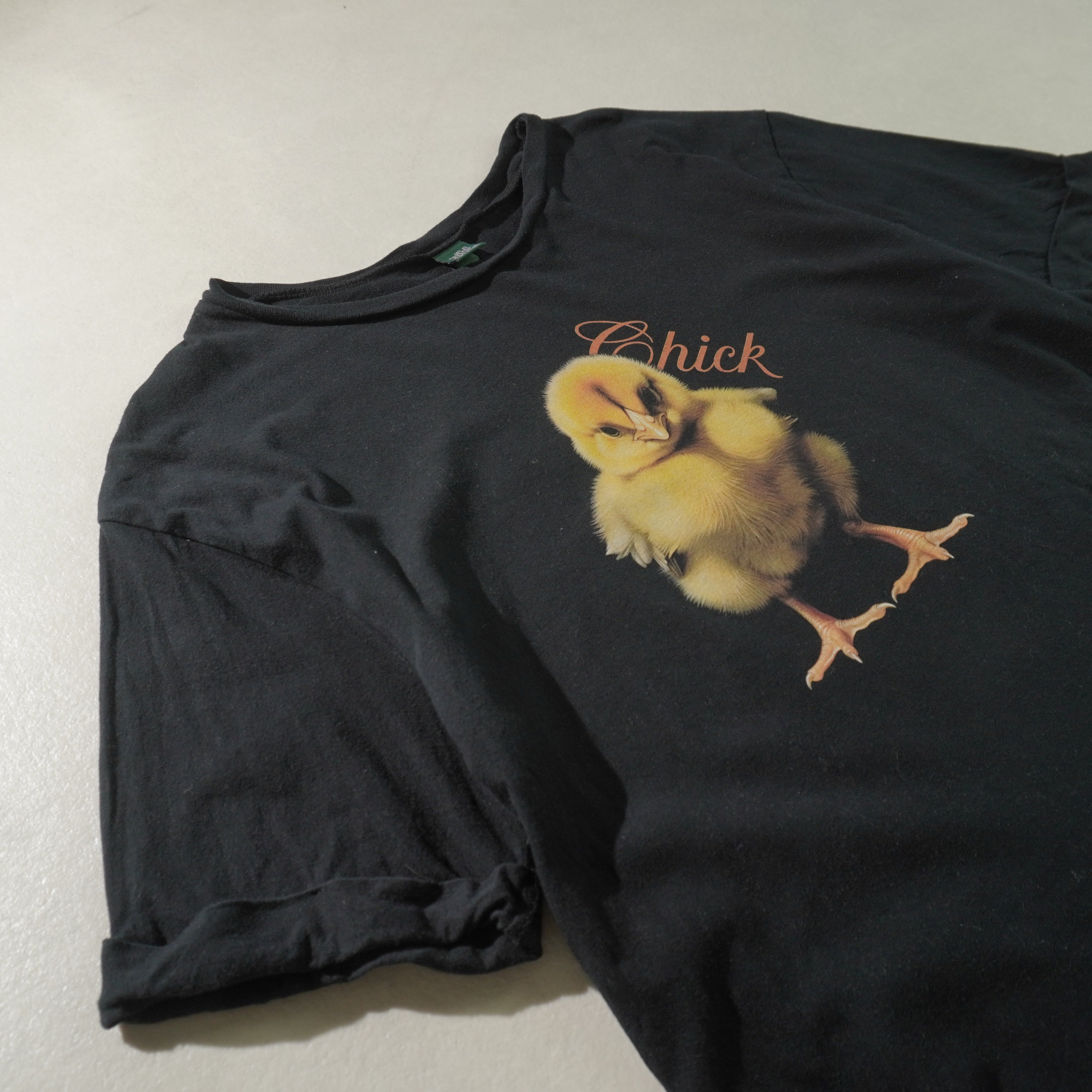 chick tee black size L