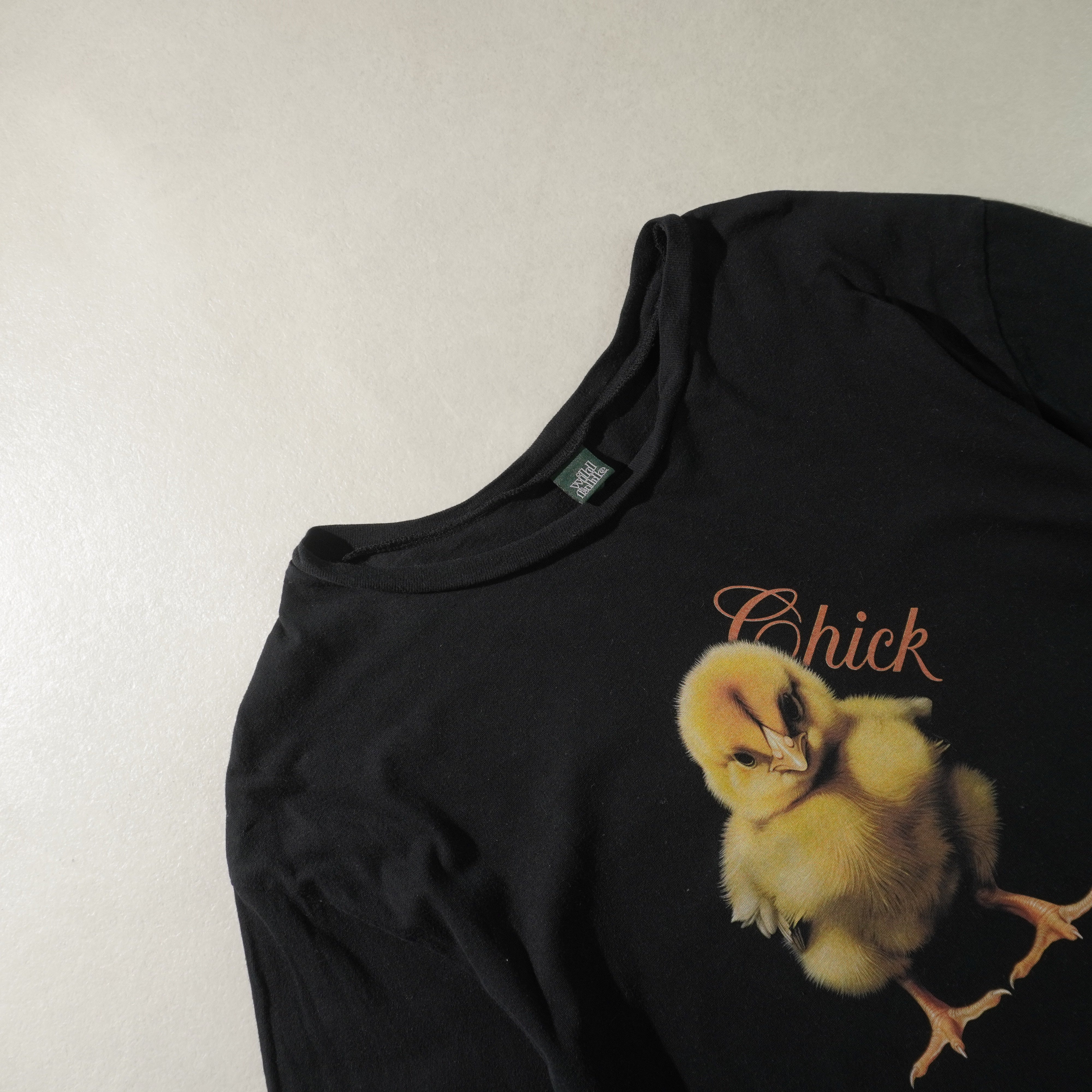 chick tee black size L