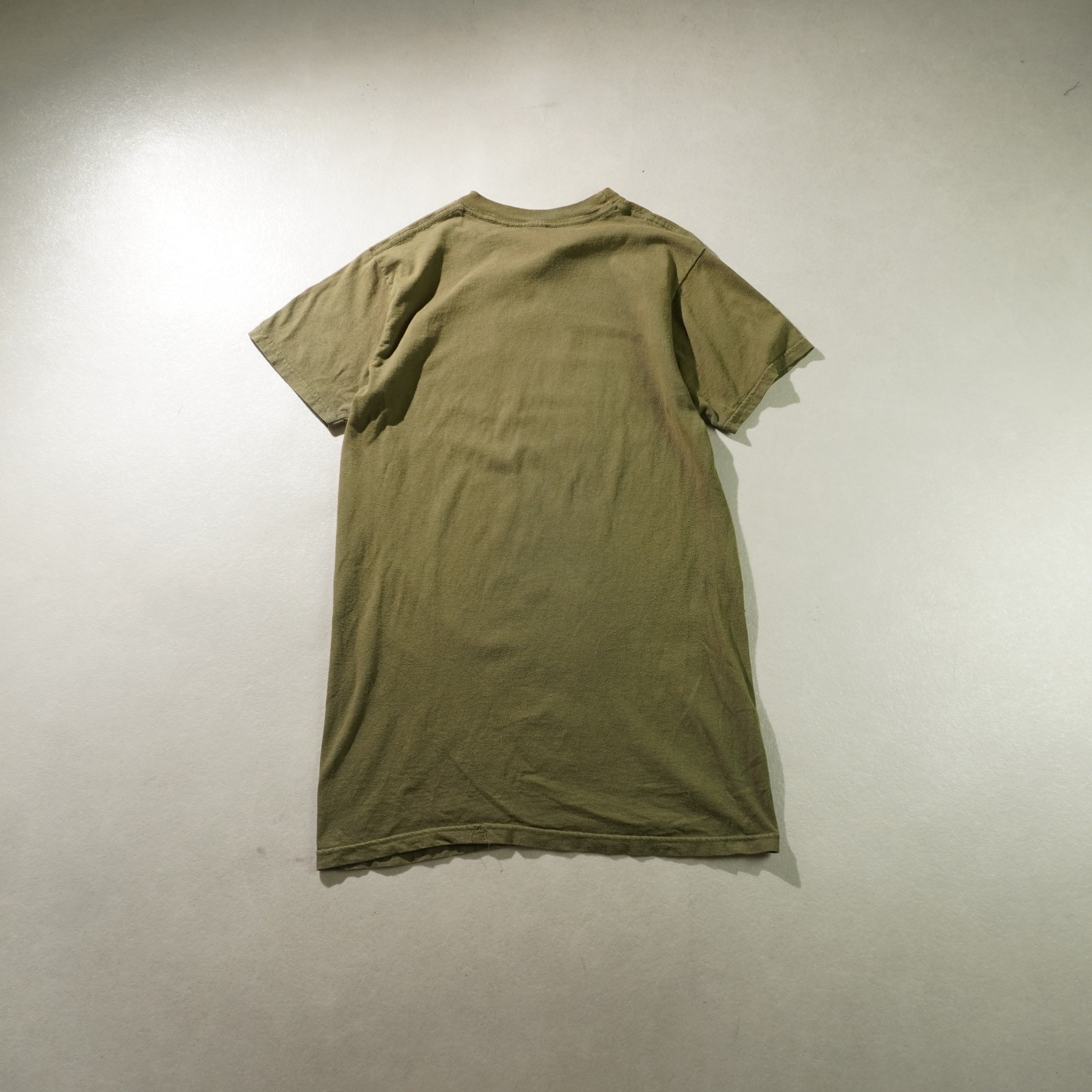 graphic tee khaki size M